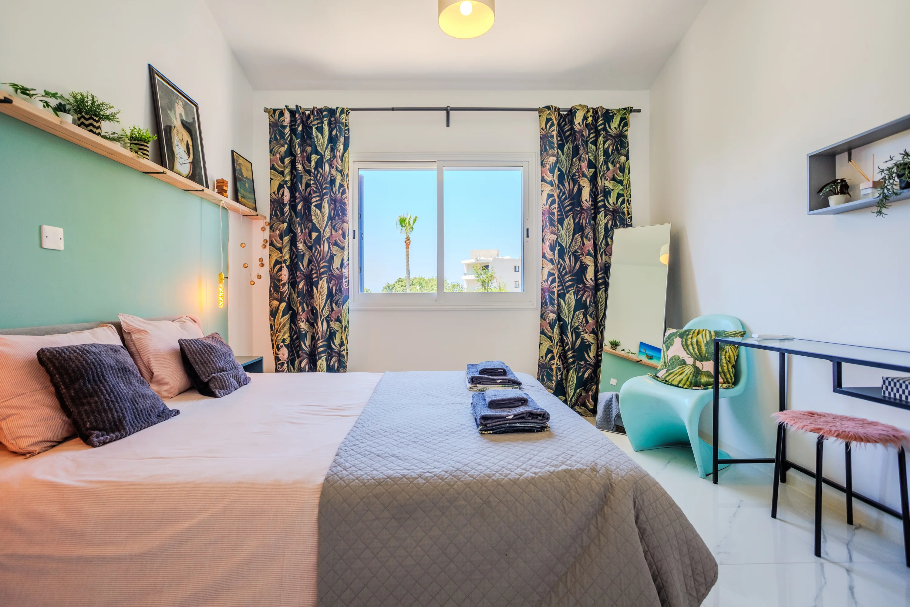 Bedroom with tropical curtains and dressing table