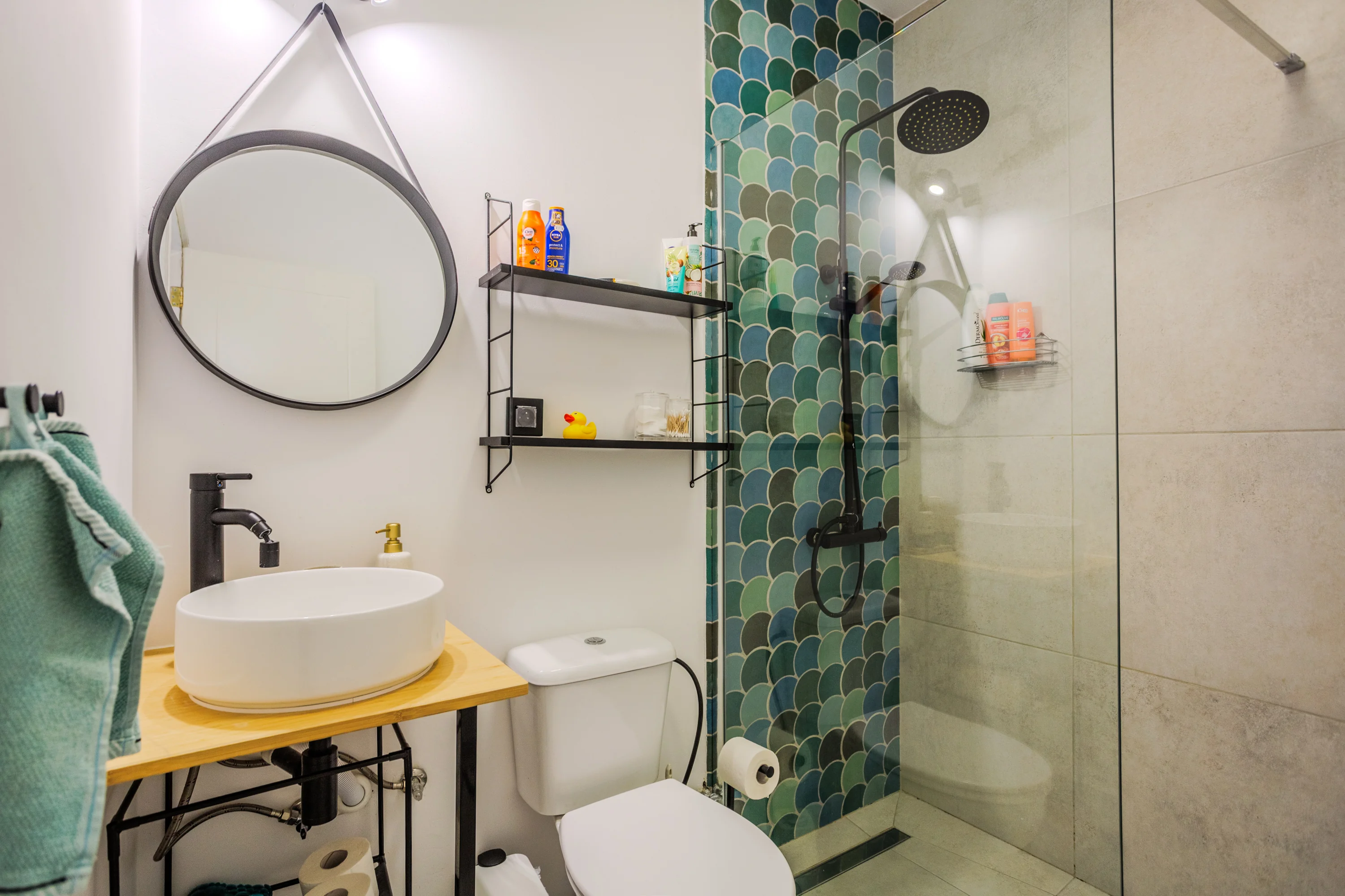 Bathroom with walk-in rain shower and fish-scale tiles